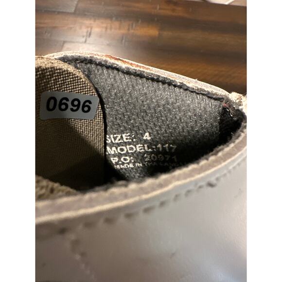 Ice Skates White Christmas Decor reidell Vintage Cozy Holiday party porch Wreath - Picture 10 of 11